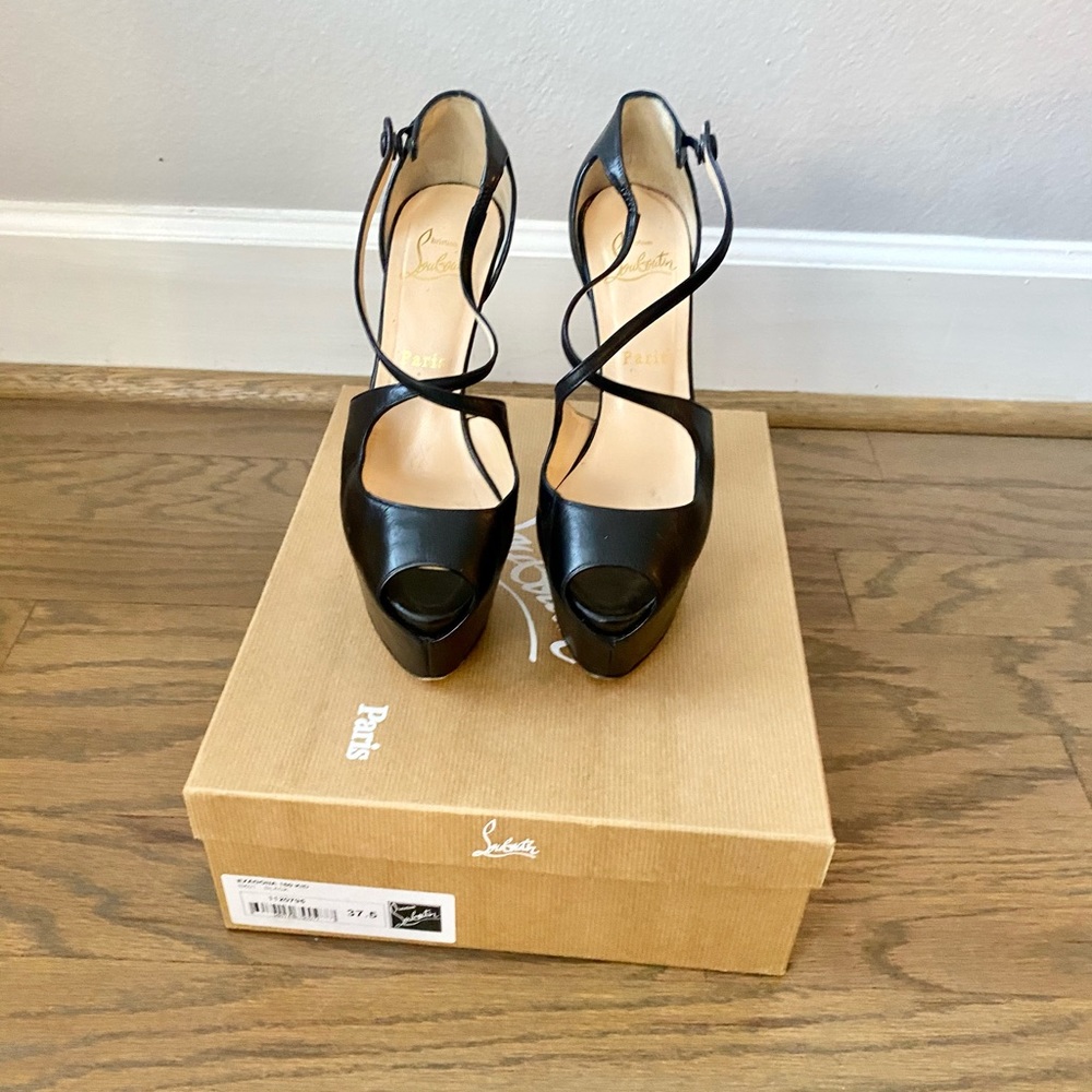 Christian Louboutin exagona